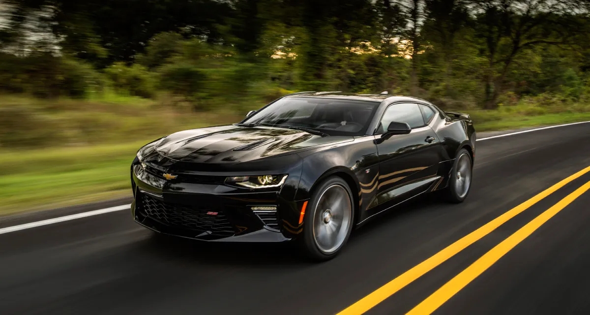 2016-chevrolet-camaro-ss-054.webp