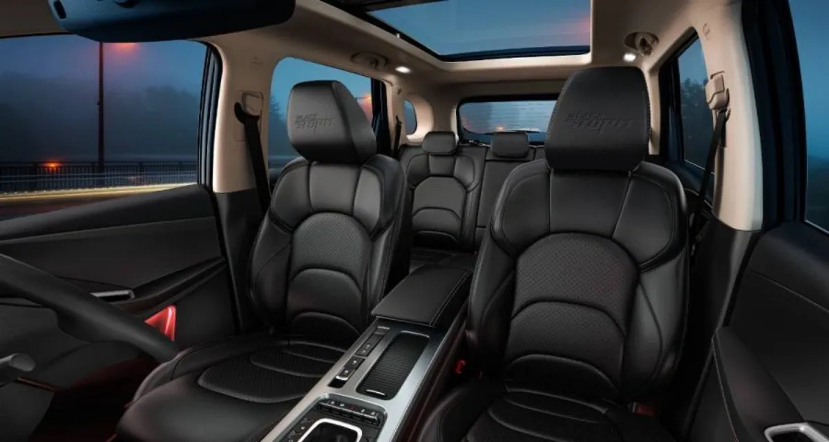 MG_Hector_Blackstorm_Luxury-interior_Png-1-900x506.webp