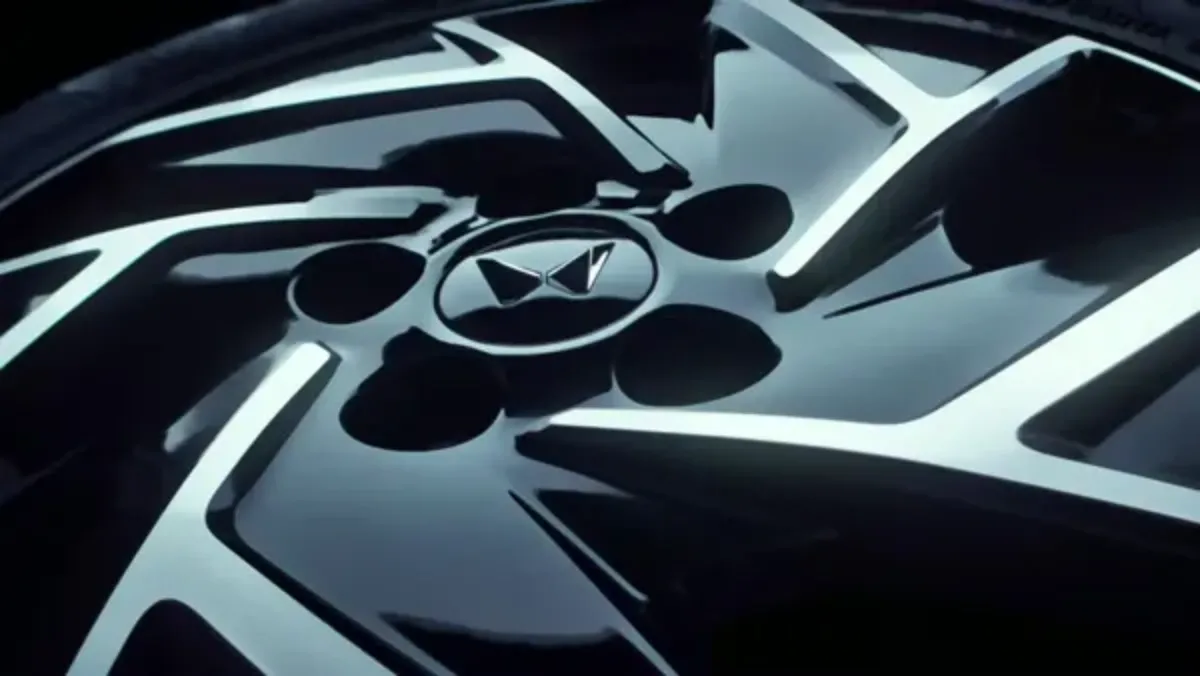 mahindra-xuv-3xo-teased1-1712214569.webp